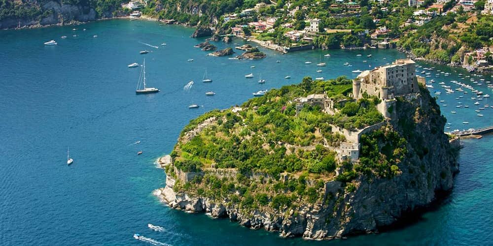 Una vacanza da sogno ad Ischia, tra mare, terme e monumenti